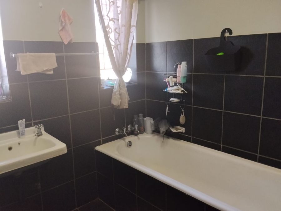 To Let 3 Bedroom Property for Rent in Geelhoutpark North West